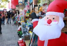 La Cámara Nacional de Comercio, Servicios y Turismo de la Ciudad de México (Canaco CDMX) estimó que las fiestas decembrinas generarían una derrama económica de 114 mil 889 millones de pesos, lo que representaría un crecimiento de 3.56 por ciento respecto a 2024.