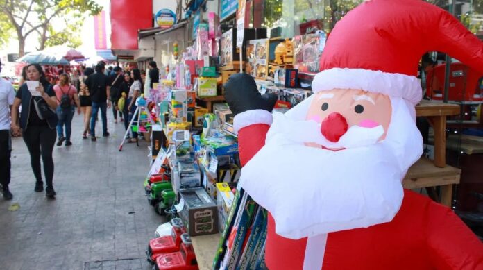 La Cámara Nacional de Comercio, Servicios y Turismo de la Ciudad de México (Canaco CDMX) estimó que las fiestas decembrinas generarían una derrama económica de 114 mil 889 millones de pesos, lo que representaría un crecimiento de 3.56 por ciento respecto a 2024.