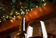 Una botella olvidada en la cava puede ser más que vino: es memoria suspendida, una escena que nunca ocurrió