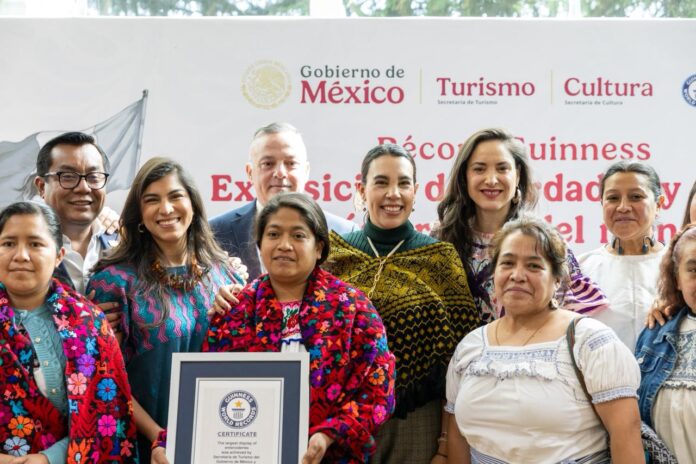 México obtiene Récord Guinness por la exposición de bordados y tejidos más grande del mundo