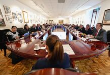 Más allá del PIB: economistas y gobierno debaten crecimiento económico con bienestar