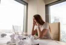 IA entra a la oficina: empresas buscan predecir el burnout antes de que estalle