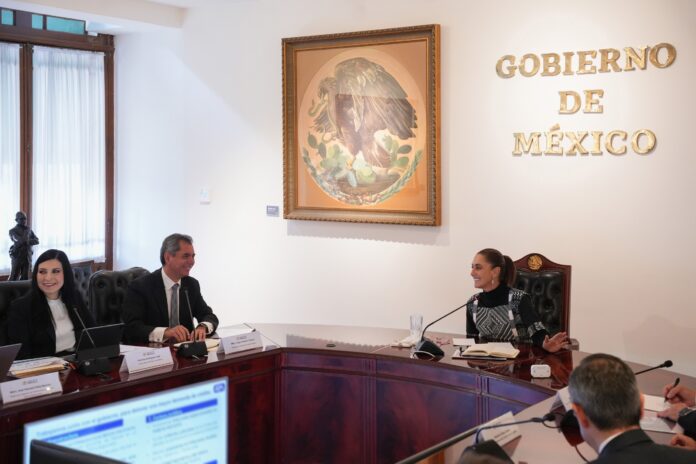 Sheinbaum se reúne con Banxico y la banca para analizar perspectivas económicas
