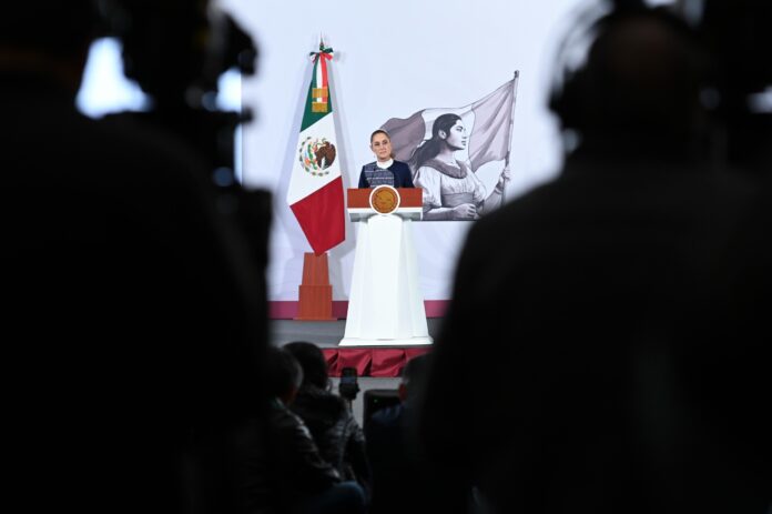 Sheinbaum pide que el CIDE se acerque a los problemas sociales y deje visiones elitistas