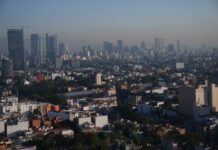 El sismo registrado la mañana de este jueves, con epicentro en la localidad de San Marcos, Guerrero, volvió a poner en evidencia el bajo nivel de aseguramiento de viviendas en México, donde menos de una cuarta parte de los hogares cuenta con algún tipo de protección financiera ante fenómenos naturales.