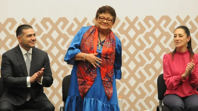 La presidenta Claudia Sheinbaum subrayó que la principal diferencia en la relación con la nueva fiscal general de la República radica en la coordinación, la confianza y el trabajo previo de equipo, al responder este jueves a una pregunta sobre los cambios en la Fiscalía General de la República ( FGR ) tras el relevo en su titularidad.