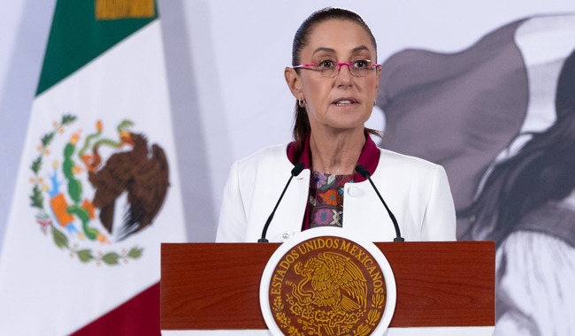 La presidenta Claudia Sheinbaum fijó este lunes una postura detallada del Gobierno de México frente a la reciente intervención de Estados Unidos en Venezuela, acción que derivó en la captura del presidente Nicolás Maduro y su esposa, así como en la pérdida de, al enos, 40 vidas humanas. Durante su conferencia de prensa matutina, la mandataria reiteró que México rechaza de manera categórica cualquier forma de intervención en los asuntos internos de otros países.