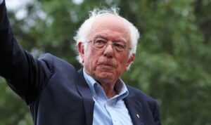 Tras confirmar la captura de Nicolás Maduro luego de una operación militar en Caracas, el presidente de Estados Unidos, Donald Trump, recurrió de manera explícita a la Doctrina Monroe para enmarcar la intervención estadounidense en Venezuela como parte de una estrategia de seguridad hemisférica, una postura que de inmediato generó fuertes críticas dentro del propio Congreso estadounidense.