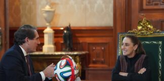 La presidenta Claudia Sheinbaum Pardo recibió este jueves al director ejecutivo global de Coca-Cola, Henrique Braun, quien le informó sobre una inversión de seis mil millones de dólares en México, considerada una de las más relevantes del sector de bebidas para los próximos años.