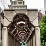 Aunque los riesgos para la estabilidad de los precios frente al máximo empleo —los dos objetivos que el Congreso ha encomendado a la Fed— parecen "relativamente equilibrados", según Daly, las vulnerabilidades, tal y como ella las ve, se inclinan hacia el lado del mercado laboral.