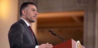 La privación ilegal de la libertad de mineros en Sinaloa habría ocurrido por una confusión con integrantes de un grupo criminal antagónico, de acuerdo con las primeras declaraciones de los presuntos responsables detenidos por el Ejército, informó el secretario de Seguridad y Protección Ciudadana, Omar García Harfuch, durante la conferencia matutina encabezada por la presidenta Claudia Sheinbaum.