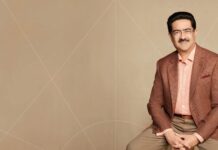 Kumar Mangalam Birla es uno de los titanes industriales más influyentes de la India. Es el presidente del Aditya Birla Group, un conglomerado multinacional masivo que opera en más de 36 países.