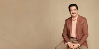 Kumar Mangalam Birla es uno de los titanes industriales más influyentes de la India. Es el presidente del Aditya Birla Group, un conglomerado multinacional masivo que opera en más de 36 países.