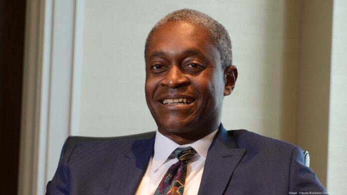 WhatsApp Image 2026-02-25 at 5.49.17 PM saliente presidente de la Reserva Federal de Atlanta, Raphael Bostic