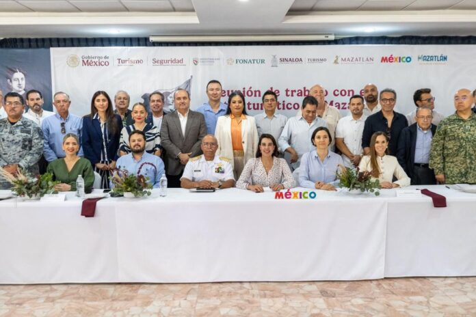 Encuentro con integrantes del sector turístico de Mazatlán