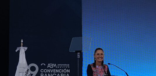 Cancún, Quintana Roo.— Durante la inauguración de la 89 Convención Bancaria, la presidenta Claudia Sheinbaum Pardo centró su mensaje en un llamado directo al sector financiero: incrementar el crédito, acelerar la digitalización y fortalecer su papel como motor del crecimiento económico con bienestar.