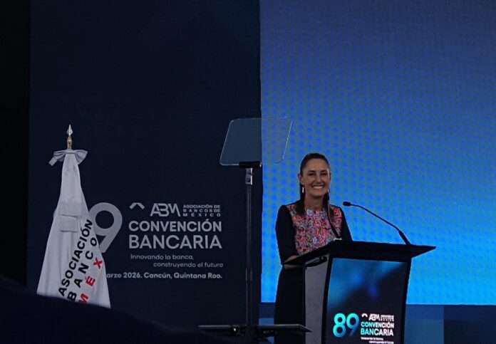 Cancún, Quintana Roo.— Durante la inauguración de la 89 Convención Bancaria, la presidenta Claudia Sheinbaum Pardo centró su mensaje en un llamado directo al sector financiero: incrementar el crédito, acelerar la digitalización y fortalecer su papel como motor del crecimiento económico con bienestar.