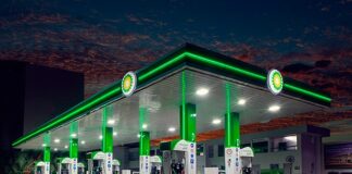 Gobierno mexicano dice que refrendó acuerdo con gasolineros para estabilizar precios del diésel.