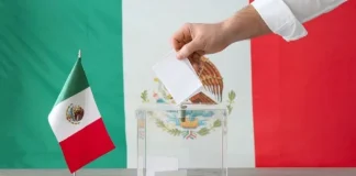 El Democracy Report 2026 del Instituto V-Dem ubicó a México dentro de la categoría de “autocracia electoral en zona gris” y lo identifica como un país en proceso de autocratización, es decir, con posibles señales de deterioro en la calidad de su democracia, de acuerdo con su metodología.Sin embargo, el propio enfoque del Instituto V-Dem reconoce márgenes de incertidumbre en su medición. 