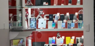 Las casas de empeño siguen siendo una alternativa de financiamiento para miles de familias en México que requieren liquidez inmediata, especialmente en momentos de presión económica como la llamada “cuesta de enero”. Sin embargo, especialistas advierten que recurrir a este mecanismo implica conocer las reglas, los costos reales y las condiciones bajo las cuales se puede recuperar una prenda.