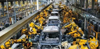 La industria automotriz mexicana reportó en febrero de 2026 ligeras reducciones en producción, exportaciones y ventas internas de vehículos ligeros, de acuerdo con el reporte mensual difundido por la Asociación Mexicana de la Industria Automotriz (AMIA) con base en datos del Instituto Nacional de Estadística y Geografía (INEGI).
