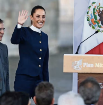 México ensambla el mundo con piezas de afuera: el nearshoring llegó, los encadenamientos no. El Plan México tiene el diagnóstico correcto pero la lógica invertida. El mecanismo que falta no es nuevo — China lo usó con un kit de electrónica y el sector privado mexicano ya lo practica hoy.