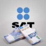 Jennifer Krystel Castillo sustituye a Armando Ramírez en el SAT; Sheinbaum descarta giro fiscal La presidenta Claudia Sheinbaum descartó que el relevo en la Administración de Grandes Contribuyentes del Servicio de Administración Tributaria (SAT) implique un cambio en la política de cobro de adeudos fiscales, y afirmó que se trata únicamente de un proceso de renovación interna. En respuesta a una pregunta de Revista Fortuna durante su conferencia matutina, la mandataria señaló que no existe inconformidad con el desempeño del organismo, pero consideró necesario renovar áreas clave para fortalecer su funcionamiento. Explicó que la nueva titular de Grandes Contribuyentes cuenta con experiencia previa en el Gobierno de la Ciudad de México y en la Secretaría de Energía, además de formación en temas fiscales. “Es una mujer muy honesta, muy estudiosa, y conoce de los temas fiscales”, afirmó. La instrucción, subrayó, es clara: no habrá condonación de impuestos, todos los contribuyentes deben cumplir con sus obligaciones y el trabajo del SAT debe mantenerse con total transparencia. El SAT informó que Jennifer Krystel Castillo Madrid asumirá la titularidad de la Administración General de Grandes Contribuyentes a partir del 1 de mayo, en sustitución de Armando Ramírez Sánchez, quien continuará en otras funciones dentro del organismo. Cuenta con más de 18 años de experiencia en el sector público, con trayectoria en áreas jurídicas, fiscales y de administración pública. Castillo Madrid es licenciada en Derecho por el Instituto Tecnológico Autónomo de México (ITAM) y tiene estudios de posgrado en Derecho Administrativo y regulación, además de formación en finanzas y auditoría legal. Ha ocupado cargos como directora general de Asuntos Jurídicos en la Secretaría de Administración y Finanzas de la Ciudad de México y, recientemente, fue titular de la Unidad de Asuntos Jurídicos en la Secretaría de Energía. “El objetivo es que todos paguen, sin privilegios, y que el trabajo del SAT se mantenga con la misma transparencia que hasta ahora”, reiteró la presidenta.