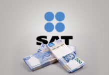 La presidenta Claudia Sheinbaum descartó que el relevo en la Administración de Grandes Contribuyentes del Servicio de Administración Tributaria (SAT) implique un cambio en la política de cobro de adeudos fiscales, y afirmó que se trata únicamente de un proceso de renovación interna. En respuesta a una pregunta de Revista Fortuna durante su conferencia matutina, la mandataria señaló que no existe inconformidad con el desempeño del organismo, pero consideró necesario renovar áreas clave para fortalecer su funcionamiento. Explicó que la nueva titular de Grandes Contribuyentes cuenta con experiencia previa en el Gobierno de la Ciudad de México y en la Secretaría de Energía, además de formación en temas fiscales. “Es una mujer muy honesta, muy estudiosa, y conoce de los temas fiscales”, afirmó. La instrucción, subrayó, es clara: no habrá condonación de impuestos, todos los contribuyentes deben cumplir con sus obligaciones y el trabajo del SAT debe mantenerse con total transparencia. El SAT informó que Jennifer Krystel Castillo Madrid asumirá la titularidad de la Administración General de Grandes Contribuyentes a partir del 1 de mayo, en sustitución de Armando Ramírez Sánchez, quien continuará en otras funciones dentro del organismo. Cuenta con más de 18 años de experiencia en el sector público, con trayectoria en áreas jurídicas, fiscales y de administración pública. Castillo Madrid es licenciada en Derecho por el Instituto Tecnológico Autónomo de México (ITAM) y tiene estudios de posgrado en Derecho Administrativo y regulación, además de formación en finanzas y auditoría legal. Ha ocupado cargos como directora general de Asuntos Jurídicos en la Secretaría de Administración y Finanzas de la Ciudad de México y, recientemente, fue titular de la Unidad de Asuntos Jurídicos en la Secretaría de Energía. “El objetivo es que todos paguen, sin privilegios, y que el trabajo del SAT se mantenga con la misma transparencia que hasta ahora”, reiteró la presidenta.