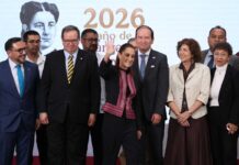 Comunidades y ciencia marcarán decisión sobre fracking, afirma Sheinbaum La presidenta Claudia Sheinbaum aseguró que su gobierno no ignorará la evidencia científica sobre los efectos negativos de la fractura hidráulica ni tomará decisiones a espaldas de las comunidades, al subrayar que cualquier posible desarrollo energético estará sujeto tanto a evaluación técnica como a la participación social.