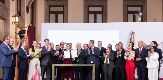 Gobierno y sector acerero sellan acuerdo para fortalecer la industria; prevén 90 mil empleos y 8 mil mdd