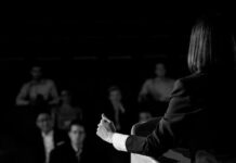 No es un señalamiento cualquiera. Tampoco es un episodio que se pueda analizar desde la comodidad del aplauso fácil ni del insulto artero. Las acusaciones desde Estados Unidos contra Rubén Rocha Moya por presuntos vínculos con el narcotráfico, en particular con la facción de ‘Los Chapitos’ del Cártel de Sinaloa, abren una grieta que no distingue colores partidistas.