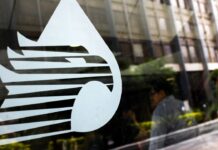 Petróleos Mexicanos ( PEMEX ) reportó un incremento significativo en la elaboración de gasolinas y diésel durante febrero de 2026, como resultado del fortalecimiento del Sistema Nacional de Refinación, en línea con la estrategia del Gobierno de México para avanzar hacia la soberanía energética.